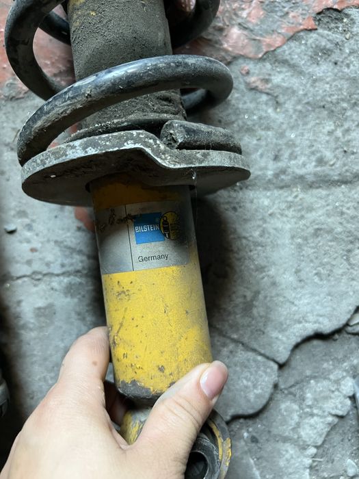 Продам амортизатор на субару легаси в хорошем состаяние