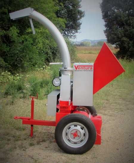 Tocator de crengi si resturi vegetale, cu motor pe benzina 22cp