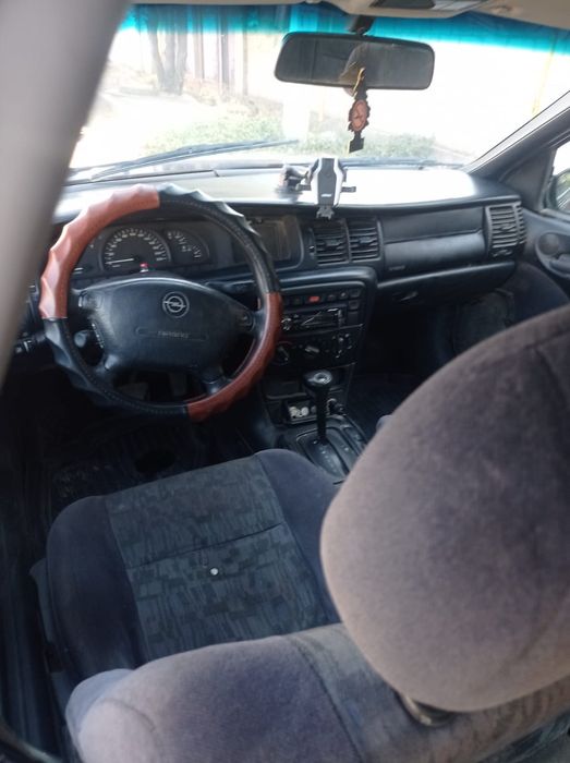 Машина Опел сатам