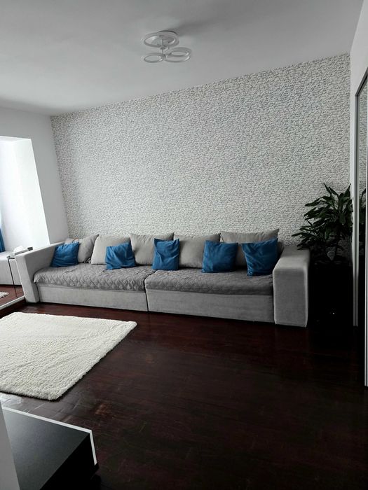 Vand apartament 2 camere piață (central)