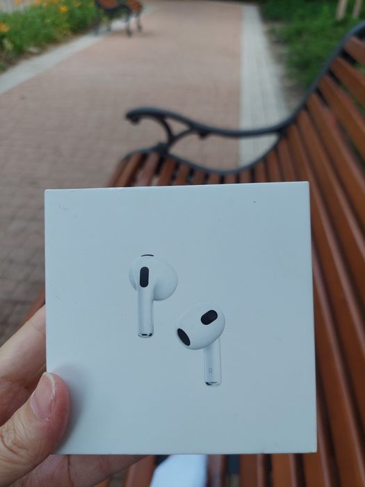 Apple AirPods ( 3rd generation)