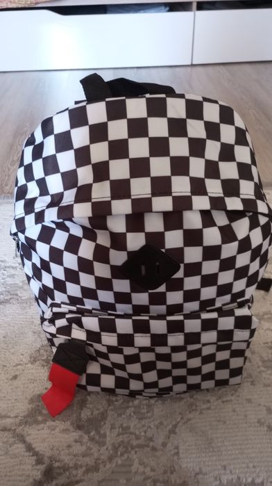 Нови чанти различни модели и раници