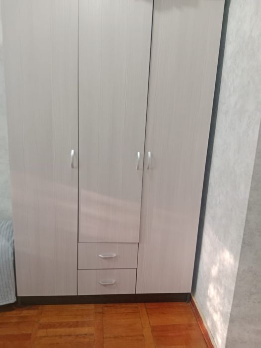 Продам шкаф от спальнего гарнитура.