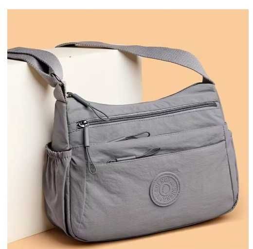 продавам нова дамска чанта средно голям размер