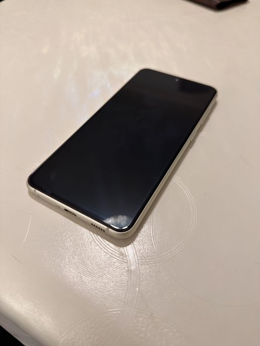 Продается Samsung S21 fe 8/256