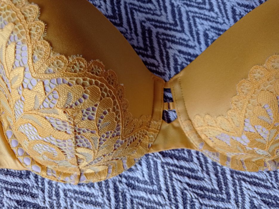 Сатенен сутиен 70 D, комплект сутиени XS