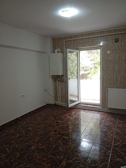 Închiriez apartament trei camere zonă rezidențială, Piatra Neamț