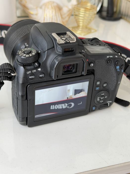 Продам Canon EOS 77D в отличном состоянии.