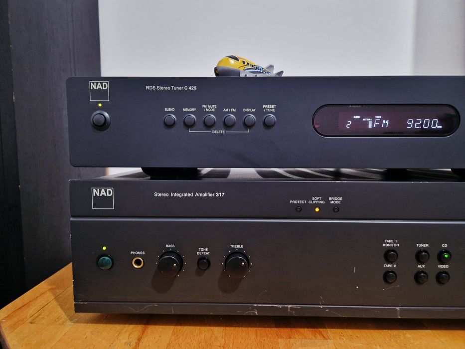 NAD 317 + NAD C425 Sunet Audiophile Putere si Calitate