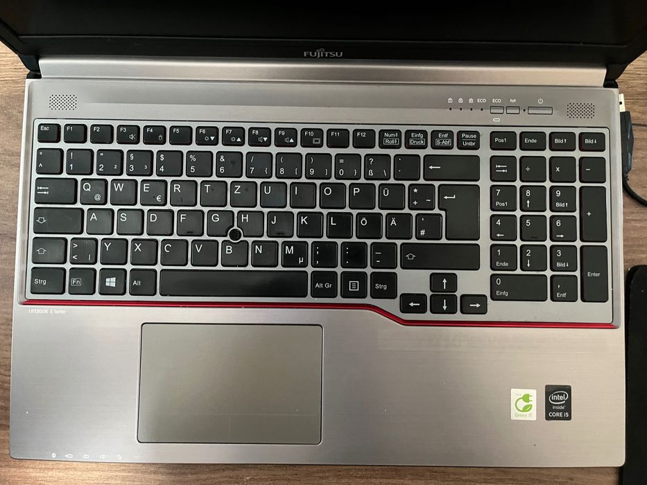 Лаптоп Fujitsu LIFEBOOK E754