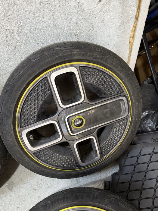Mini SE Corona джанти с гуми 17”
