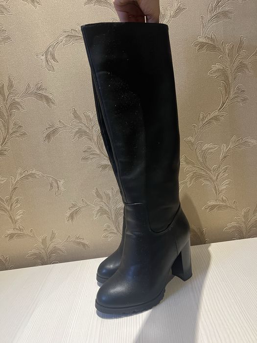 Сапоги на высоком каблуке (36р)