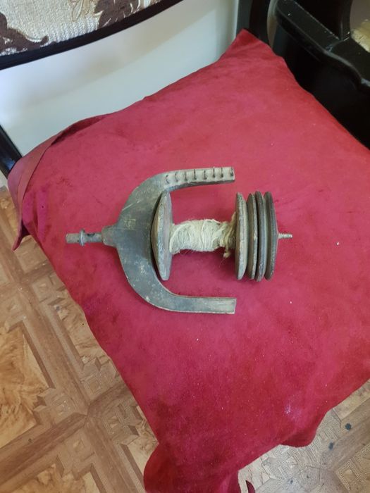 Деталь от старинной прядки,покупайте у кого не хватает этой детали,сво