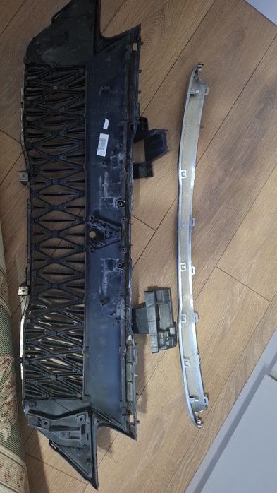 Решетка радиатора Киа Карнивал 4