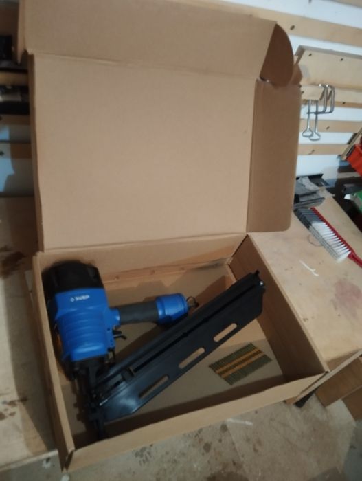 Пневматический  нейлер