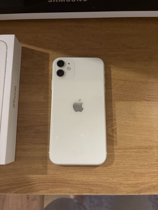 Продавам IPOHE 11 бял