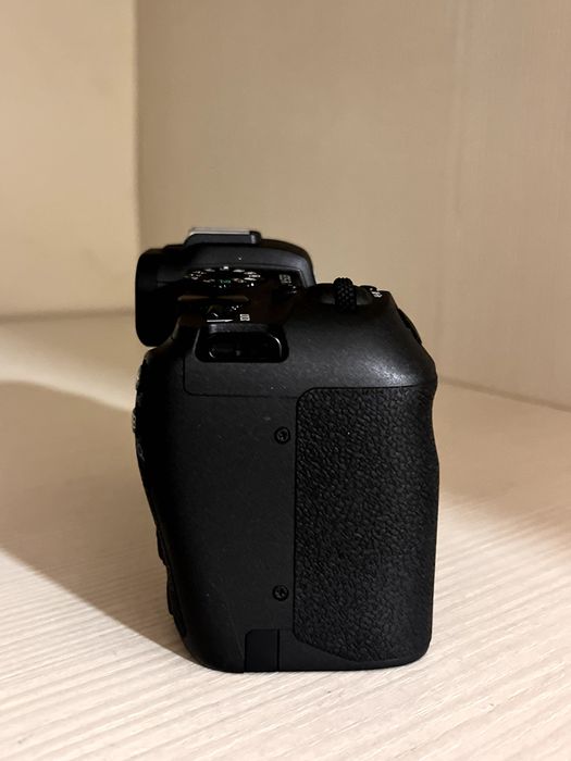 Продаю Canon EOS RP