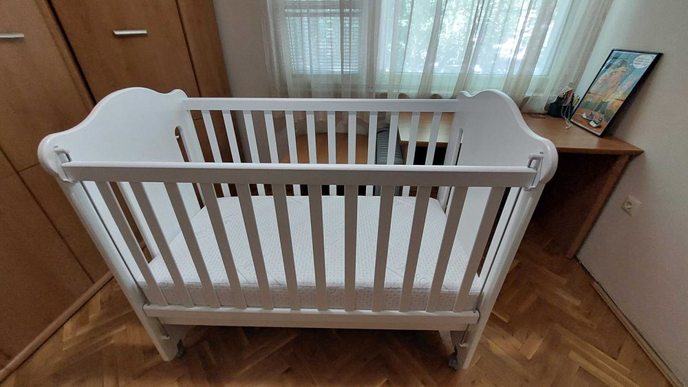 Дeтcĸo лeглo с подвижна предна решетка „baby arbor“