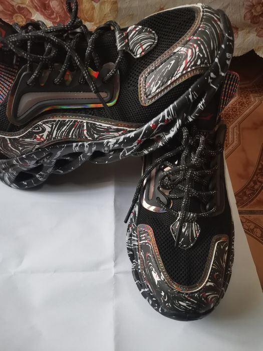 Adidași sport din spumă