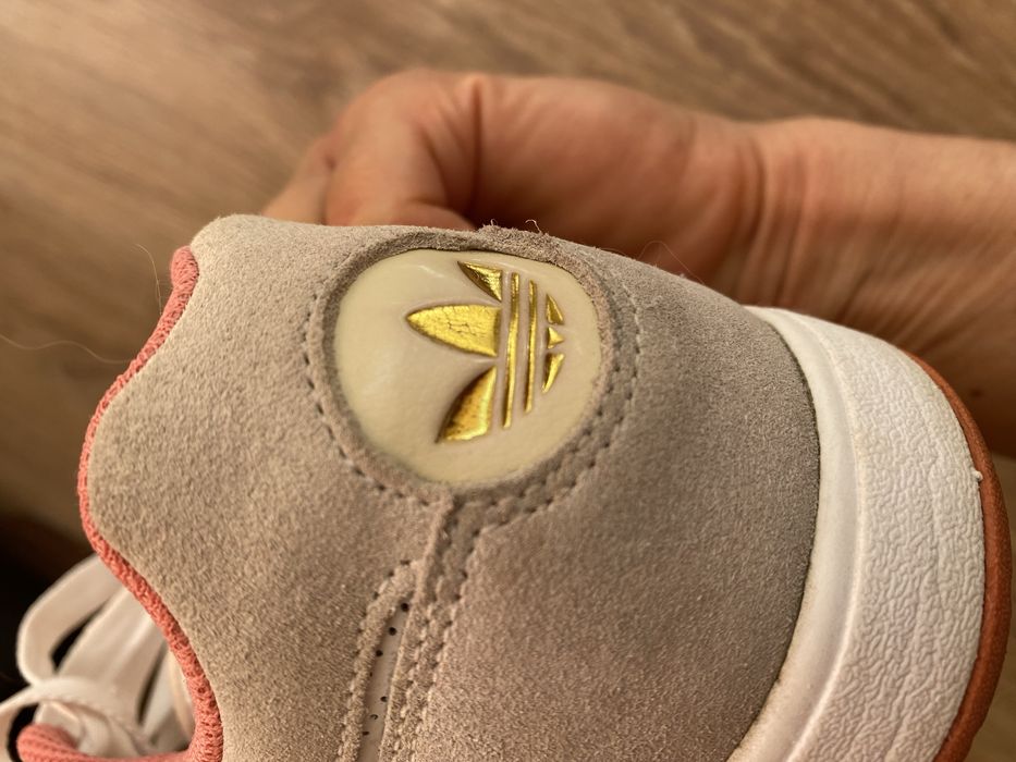 Кецове Adidas от естествени материали