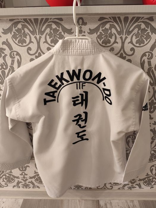 Dobok Taekwondo și manusi