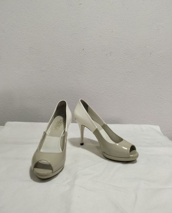 Продам недорого женскую обувь