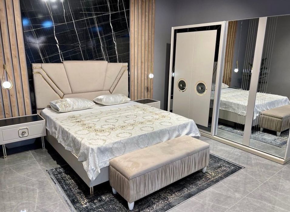 Спальный гарнитур кровать с матрасом