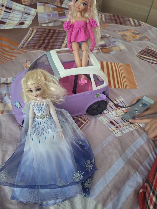 Papusi+masina Barbie
