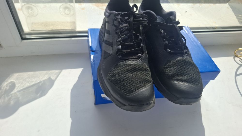 Продам кроссовки орегенал адидас