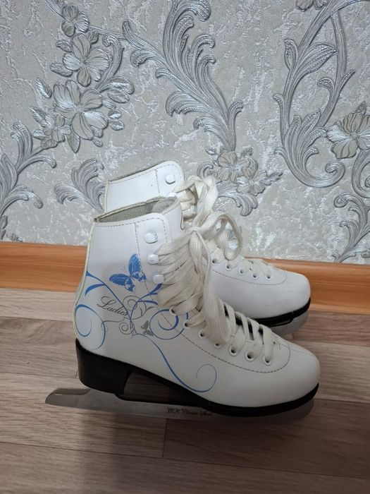 Продам коньки 33 размера
