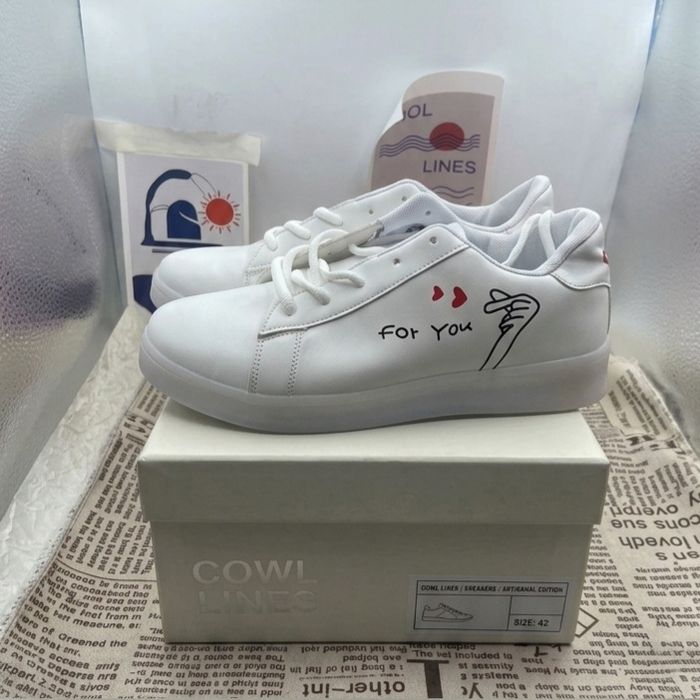 FY white sneakers