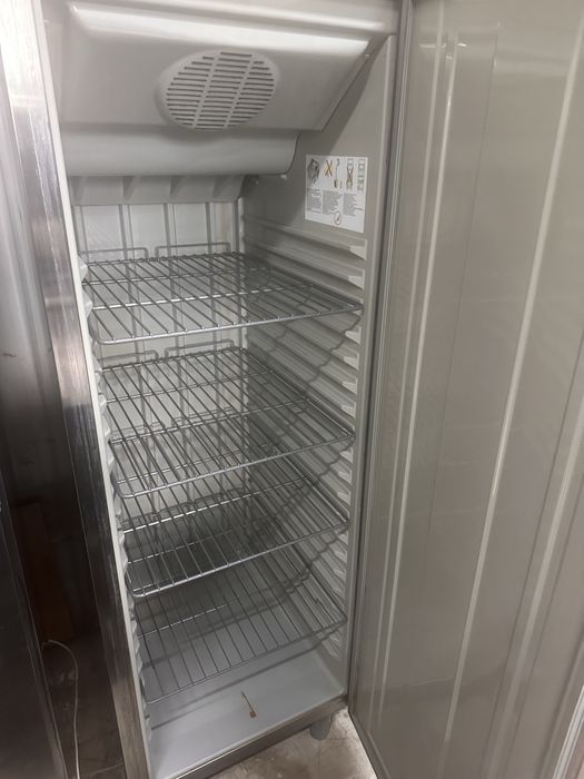 Професионален хладилник/ хладилен шкаф