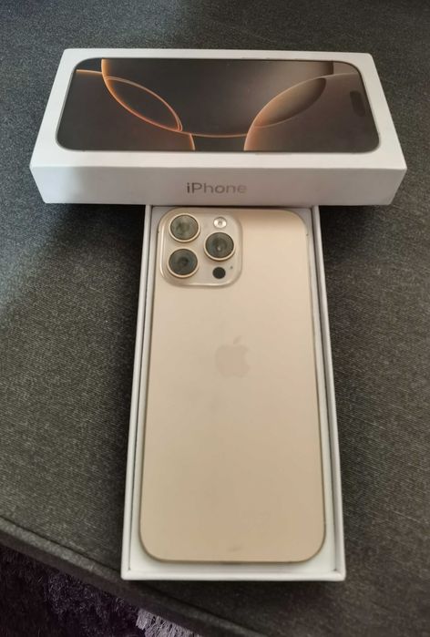 Iphone 16 pro max  продавам нов