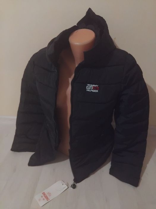 Nou! Geaca dama Tommy Hilfiger.