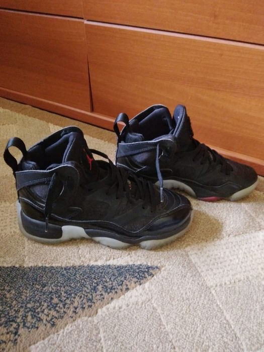 Jumpman two trey black/university red-black