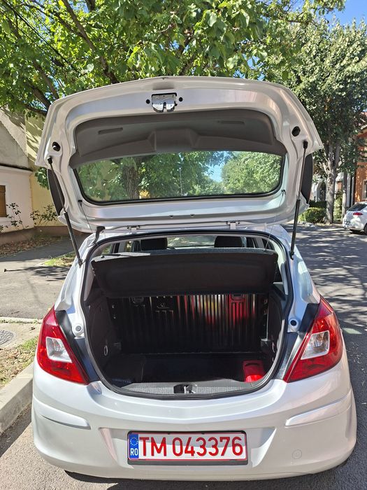 Opel corsa 1.2 benzină,recent înmatriculată!