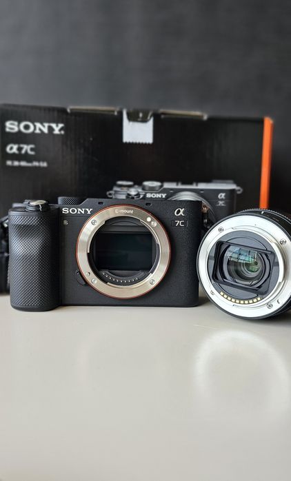 Vand Sony A7C + kit 28-60mm – full-frame 

Des