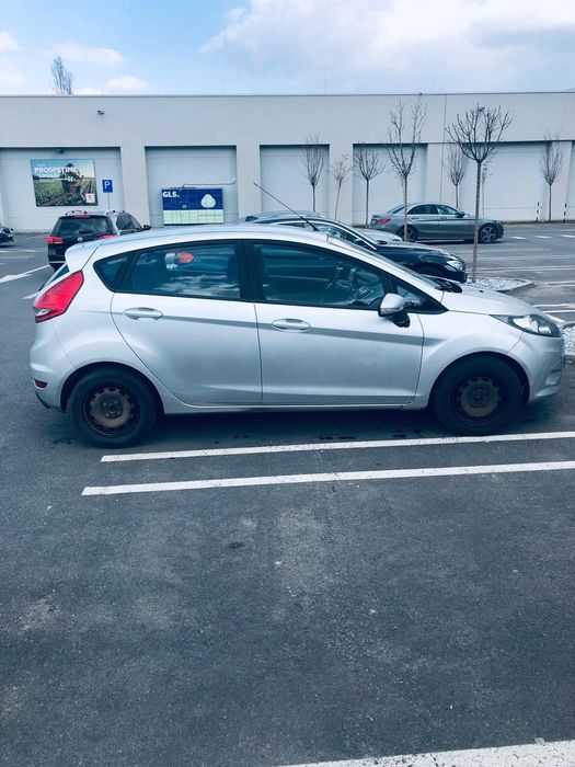 Vând Ford Fiesta 2012