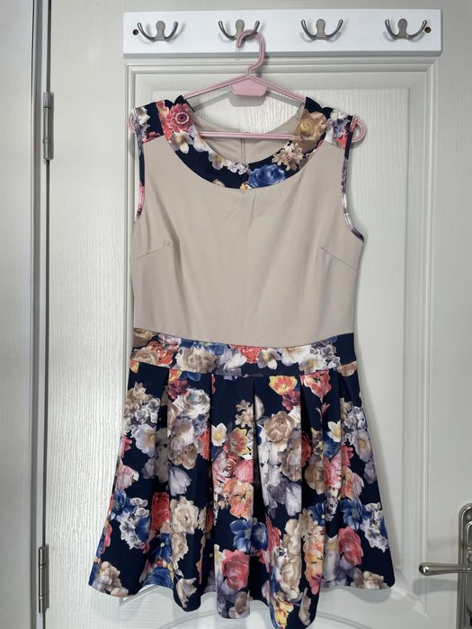 Къса рокля с цветя