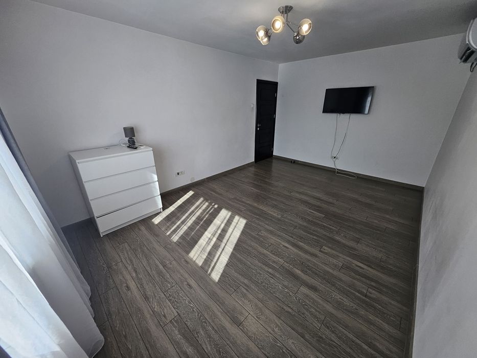 Apartament 3 camere zona 1 Mai - Pelendava de inchiriat