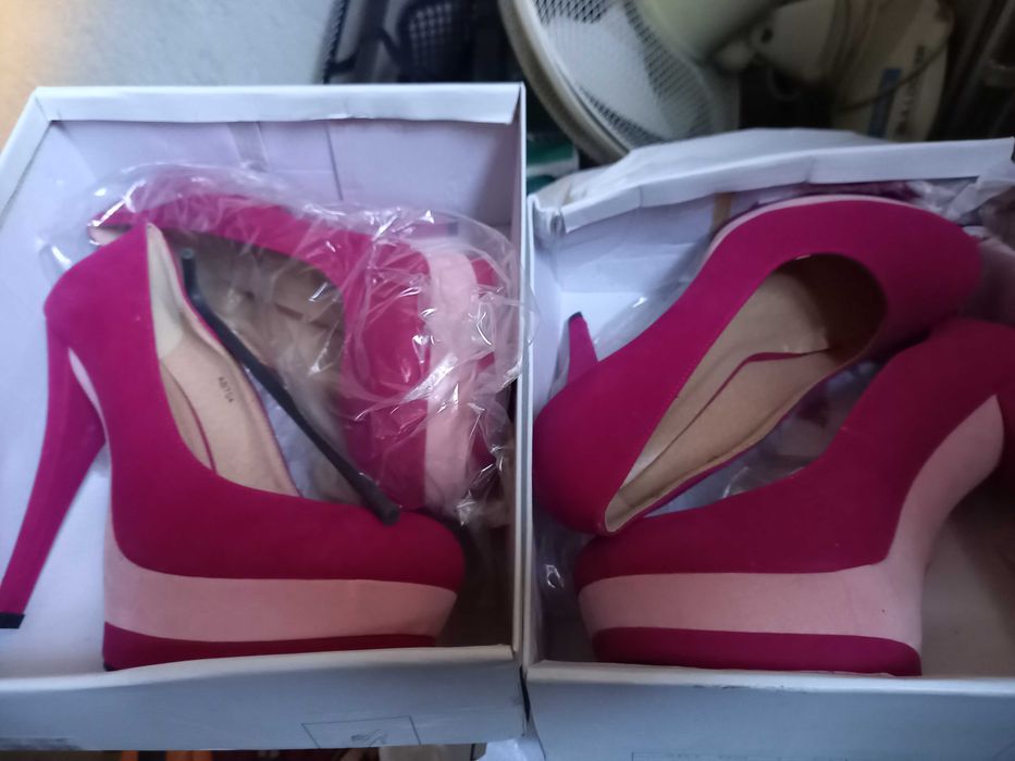 Дамски обувки чисто нови два чифта