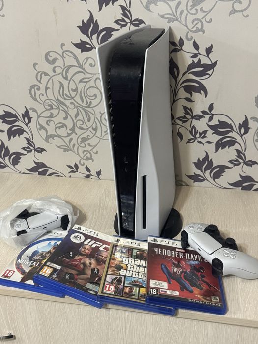 Ps5 продам 220000 два джостика и 4 диска
