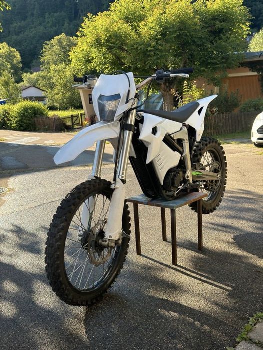 Vând Sur-Ron Storm Bee – stare impecabilă