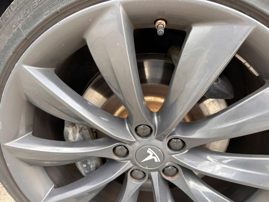 Tesla Model S 85D - Cu Încărcare Gratuită