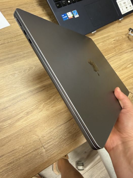 MacBook Air M28GB
