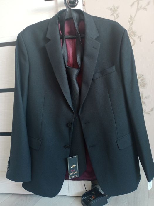 Продам мужской костюм