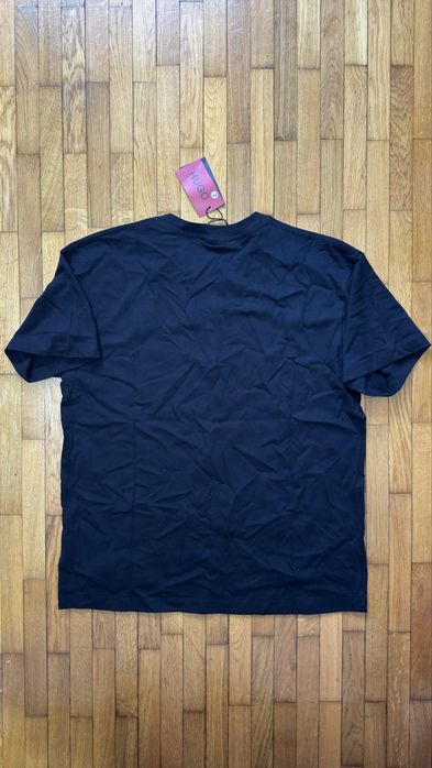 Tricou hugo negru cu eticheta