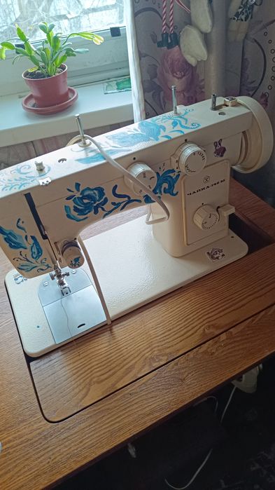 Швейная машинка Чайка