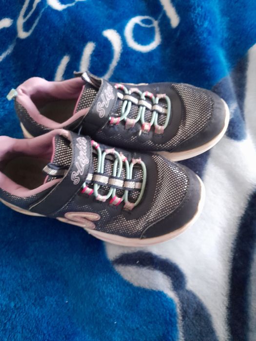 Skechers sheckers adidasi fete marime 32 pt fata Pantofi sport cu LED-