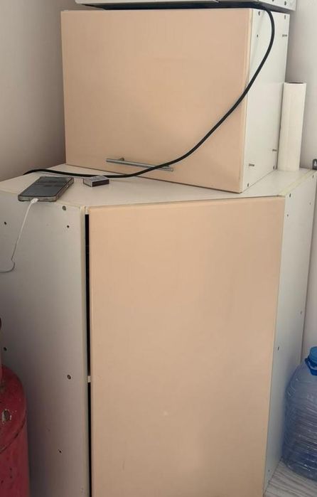 Кухонный гарнитур,б/у,длина 2.7м,